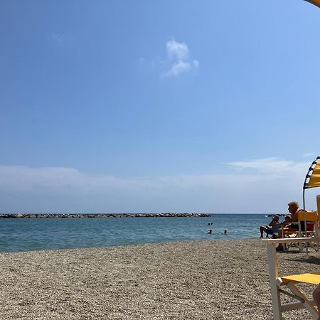 Aria Luce Mare Appartement San Bartolomeo Al Mare Buitenkant foto